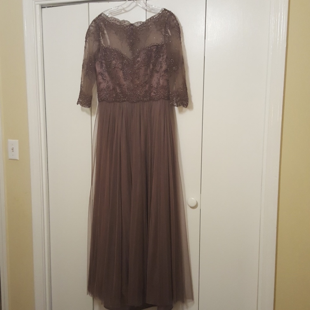 Montage formal dress